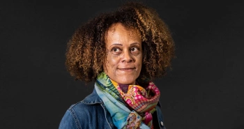 نویسنده‌ی برنده بوکر سال ۲۰۱۹: در جست‌وجوی جهانی عاری از تبعیض‌های نژادی