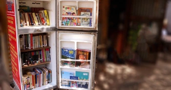 یخچال ازکارافتاده‌ای که تبدیل به یک کتابخانه‌ی باارزش شد